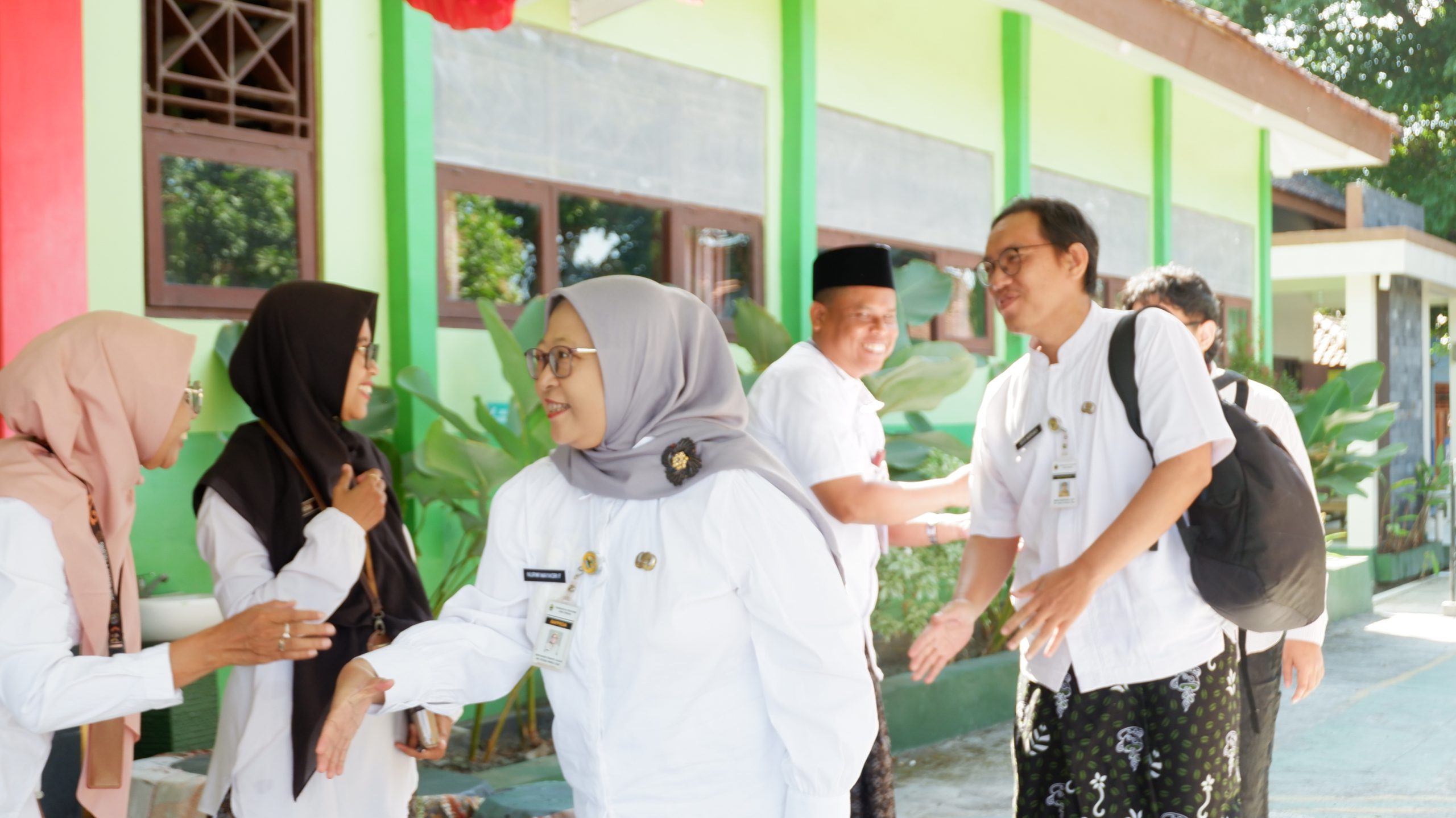 MONITORING DAN EVALUASI SEMI BOARDING SCHOOL SMKN 1 TULUNG DARI BAPEDA PROVINSI JAWA TENGAH